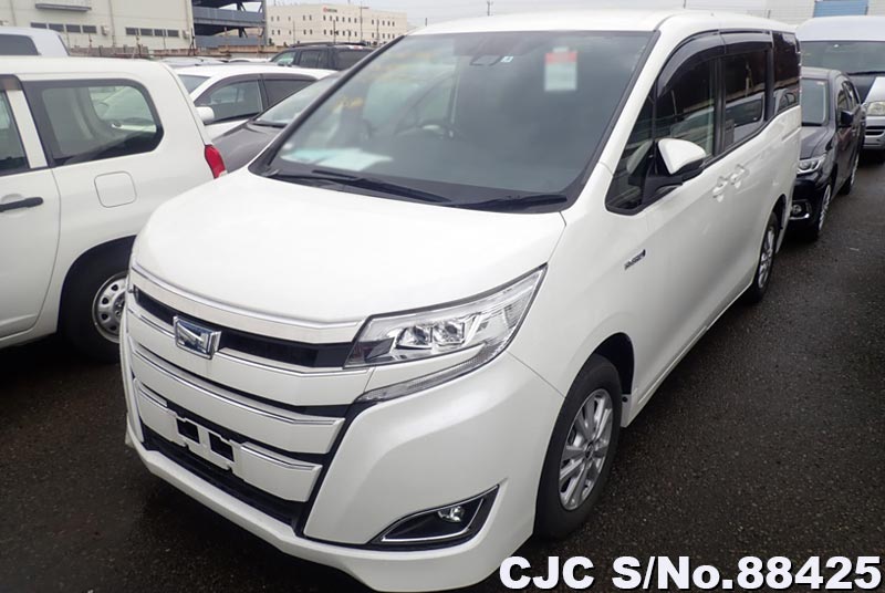 Toyota noah 2017 комплектации